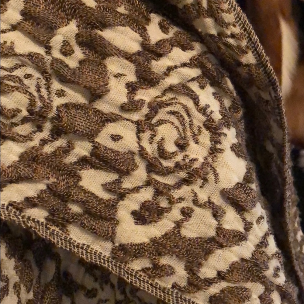 Wide Scarf - Picture 3 of 5
